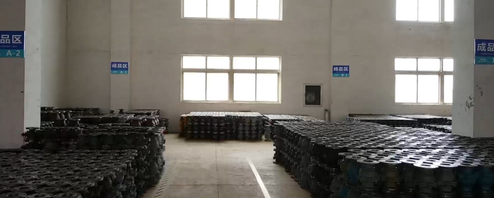浙江呂亞閥門有限公司鑄鋼法蘭球閥現貨倉儲，實力廠家實拍。